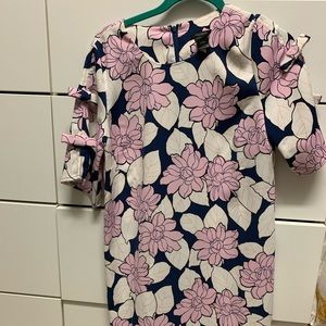 Very flattering, cute floral